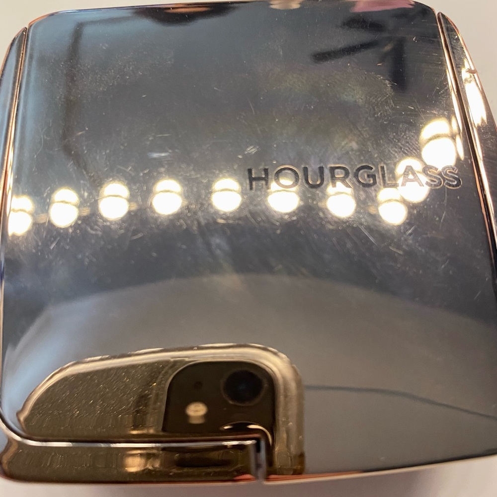 Hourglass Radiant Bronze Light (Ambient)
